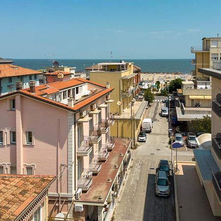 ريميني Residence Uno Studio&Suites المظهر الخارجي الصورة
