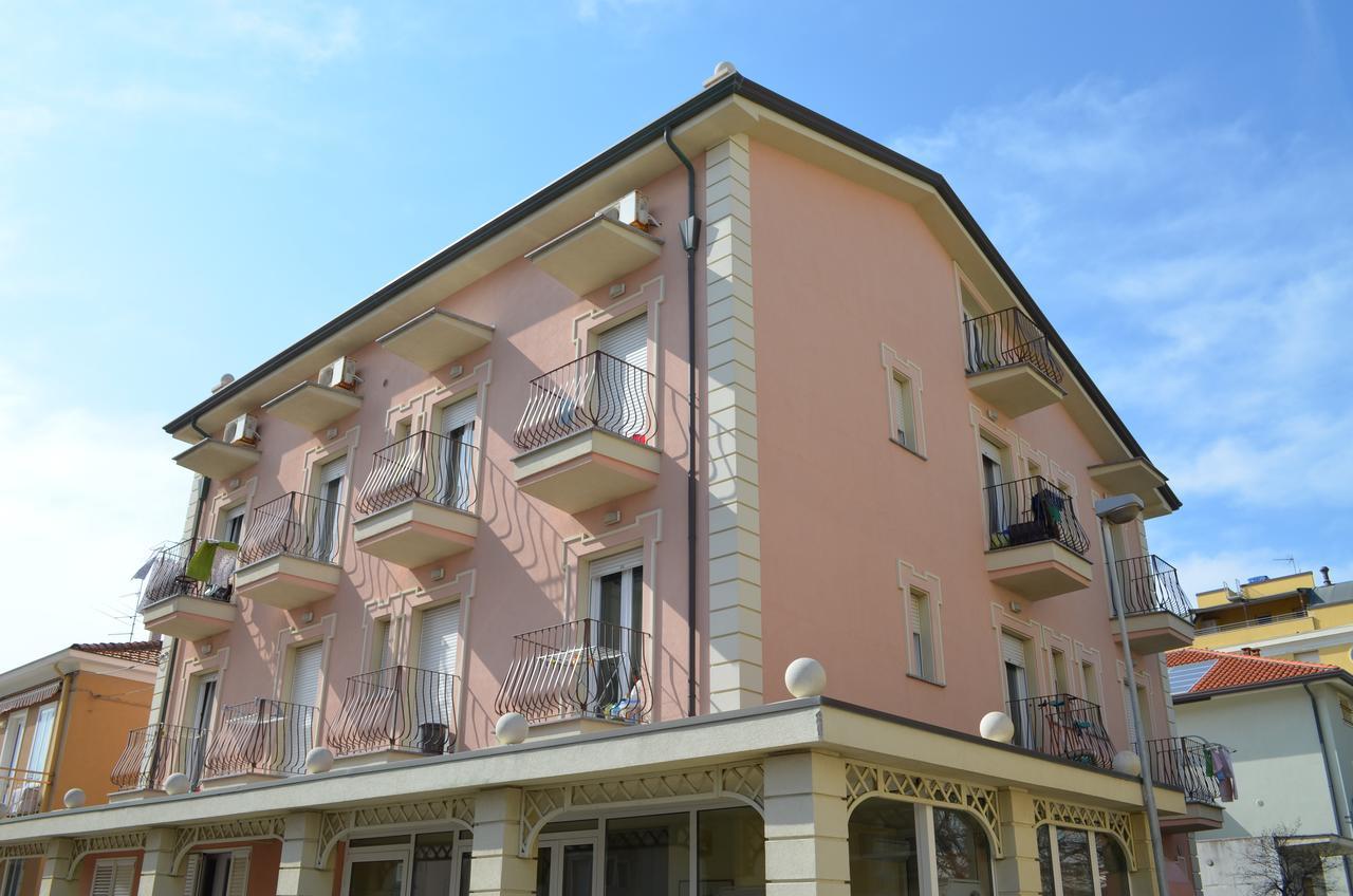 ريميني Residence Uno Studio&Suites المظهر الخارجي الصورة