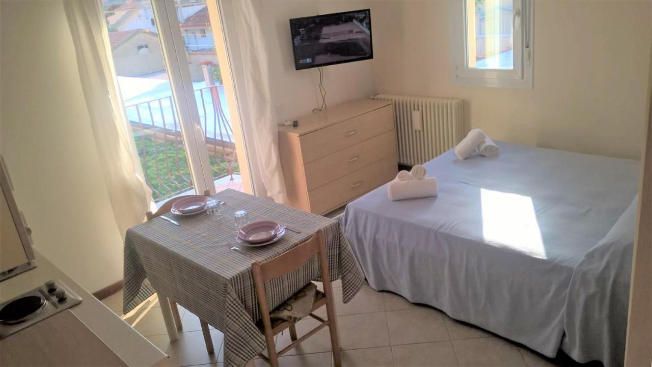 ريميني Residence Uno Studio&Suites المظهر الخارجي الصورة
